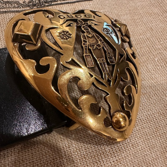 GUCCI Belt Gold Heart Crest Buckle in Black Size 85 - 34 - Picture 2 of 10